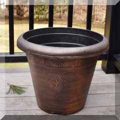 L08. Plastic planter.